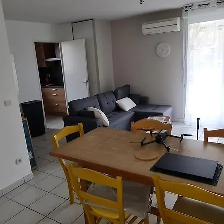 2 Chambres-phonique-parking Securise-climatisation-dalle Beton- Gere Par Presta-zen'services