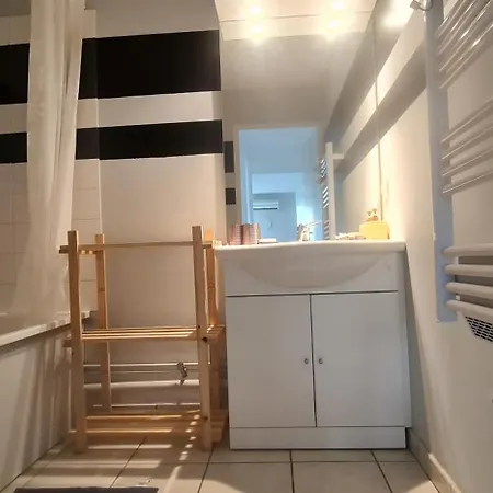 2 Chambres-phonique-parking Securise-climatisation-dalle Beton- Gere Par Presta-zen'services Verdun-sur-Meuse