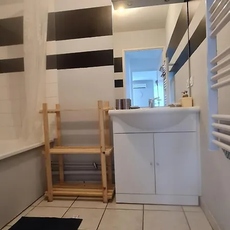 2 Chambres-phonique-parking Securise-climatisation-dalle Beton- Gere Par Presta-zen'services