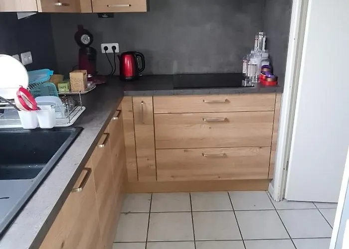 Apartment 2 Chambres-phonique-parking Securise-climatisation-dalle Beton- Gere Par Presta-zen'services *