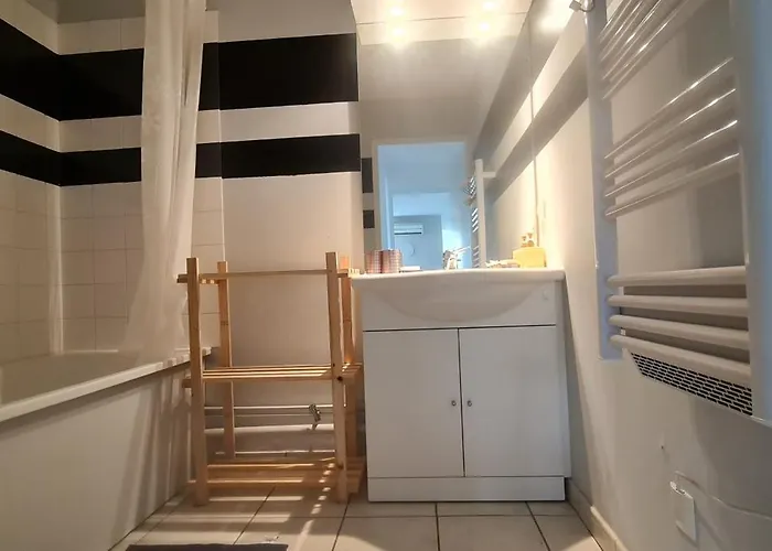 2 Chambres-phonique-parking Securise-climatisation-dalle Beton- Gere Par Presta-zen'services Verdun-sur-Meuse