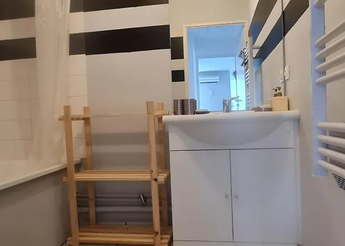 2 Chambres-phonique-parking Securise-climatisation-dalle Beton- Gere Par Presta-zen'services